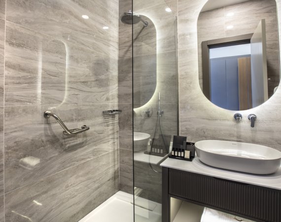 Deluxe Oda Bahçe & Havuz Manzaralı